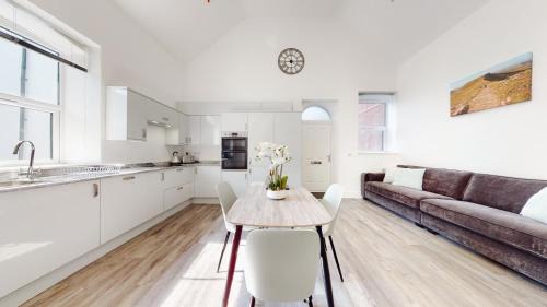 Abertillery Apartment | Spacious three bedroom apartment with Valley views