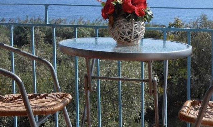 Livadi House | Spacious three bedroom with stunning sea view!