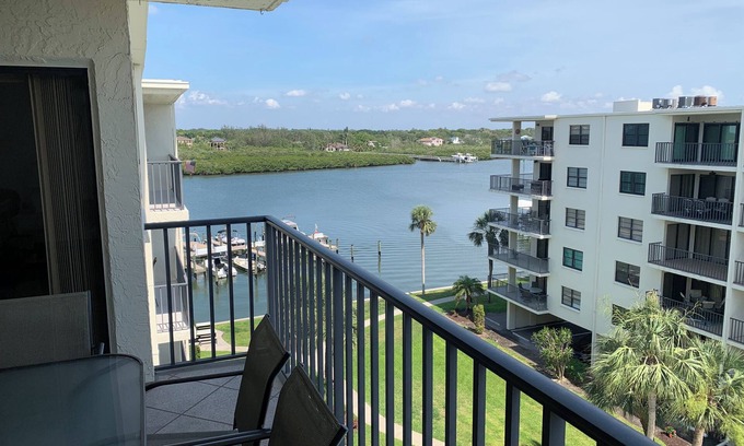 Indian Shores Condo | Spacious Top-Floor Condo w/beach access & Intracoastal Views