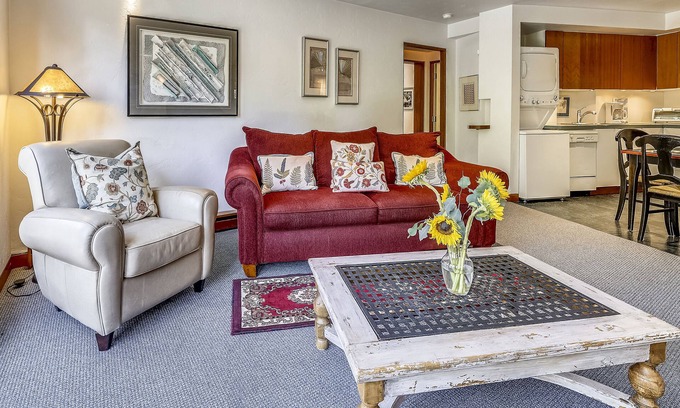 Downtown Condo | Spacious Top Floor Condo in Aspen