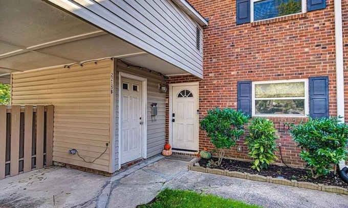 High Point House | Spacious Townhouse In High Point Near HPU & Furniture Market