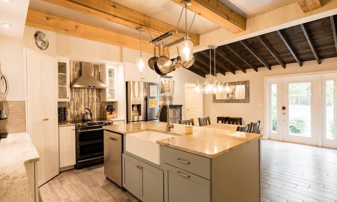 Sarasota Springs House | Spacious Vacation Rental in Sarasota /Private Pool /Game Room with Pool Table