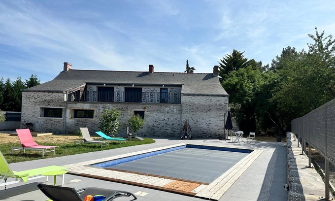 Les Ponts-de-Ce Villa | Spacious villa with private pool