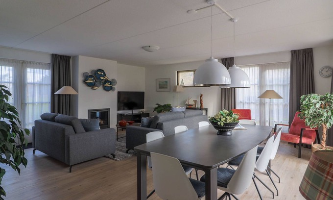 Makkum Villa | Spacious villa in a holiday park in Makkum