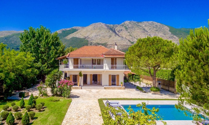 Pigadhakia Villa | Spacious villa with 5 bedrooms and private pool located close to Alykes