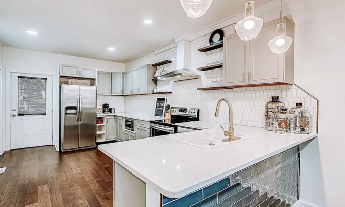 Babe Denny House | Spacious | Walk to Lucas Oil!