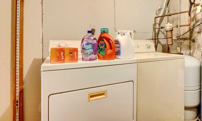 Woodbury House | Spacious Woodbury Home with Pool and Hot Tub!