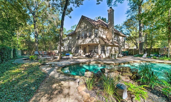 Alden Bridge Cottage | Spacious Woodlands Home: Pool & Outdoor Oasis