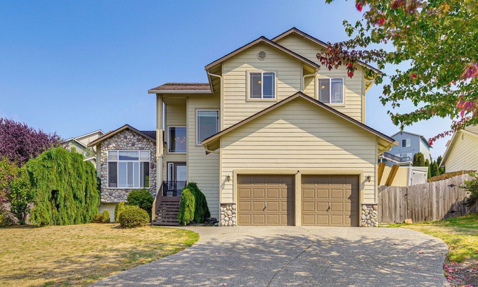 Marysville House | Spacious Yard & Deck: Home 8 Mi to Puget Sound!