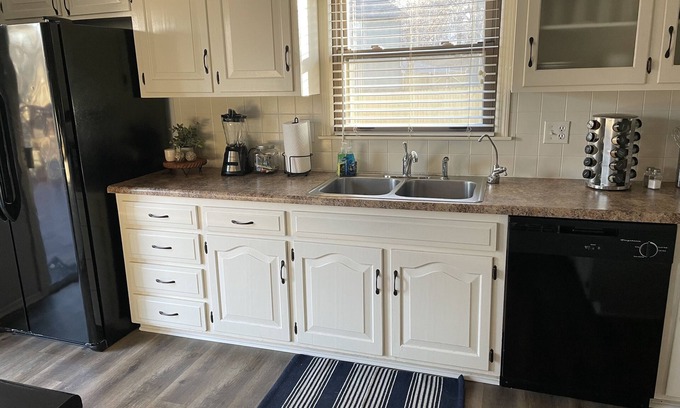 Grandview House | Spacious3BRKing-15minPlaza&Stadium upper only
