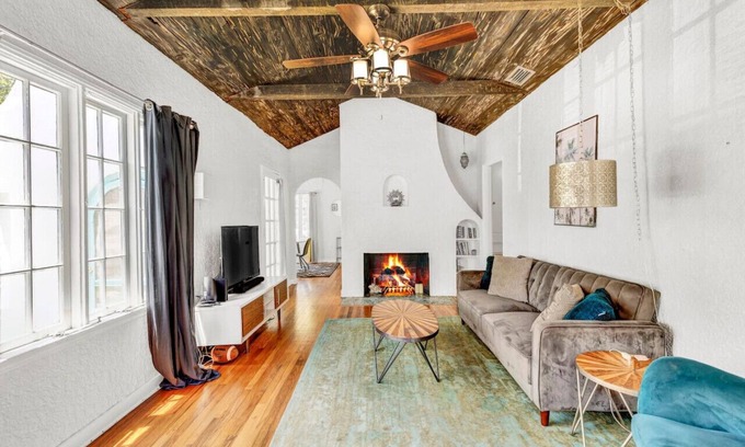 Kingston House | Spanish Beach Bungalow