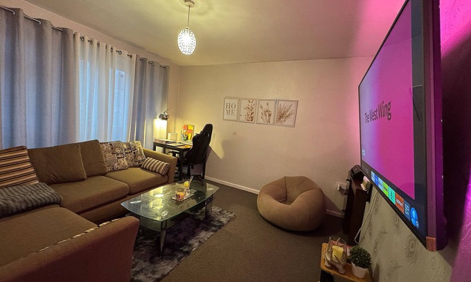 Little Hulton Bed & Breakfast | Spare double bedroom available.