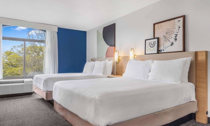 Executive Park Hotel | Spark by Hilton Charlotte Tyvola I-77