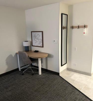Dothan Hotel | Spark by Hilton Dothan