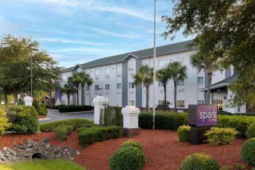 Silver Lake Hotel | Spark By Hilton Wilmington Carolina Beach Rd