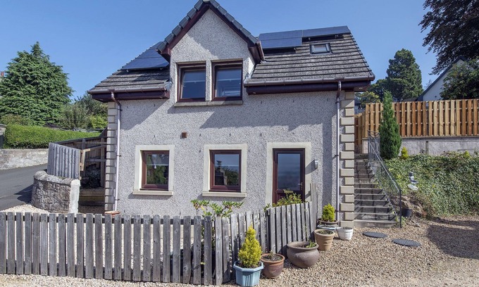 Tillicoultry House | Sparkling Clean Fabulous views of Stirling Castle