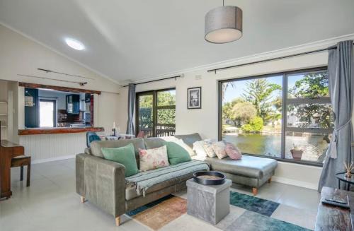 Marina da Gama Apartment | Spearhead on Lake Accommodation-5A