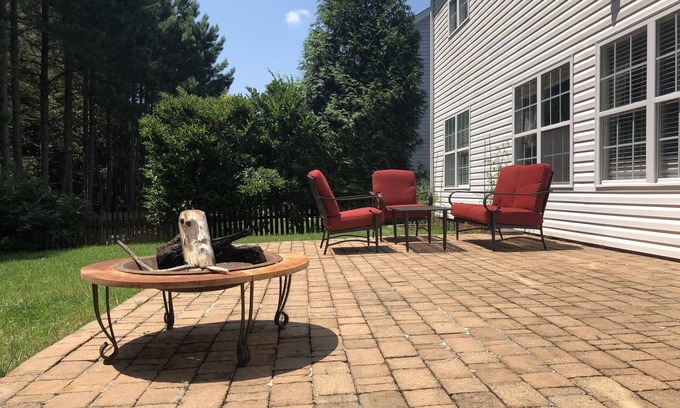 Charlotte House | Specious 2 story 5 bedroom home