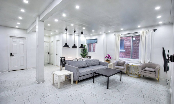 Cote-Des-Neiges—Notre-Dame-De-Grace Apartment | Specious 3 bedrooms with free parking