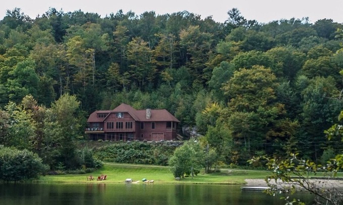 Wilmington House | Spectacular 4 Season Home On Spruce Lake Near Mt. Snow
