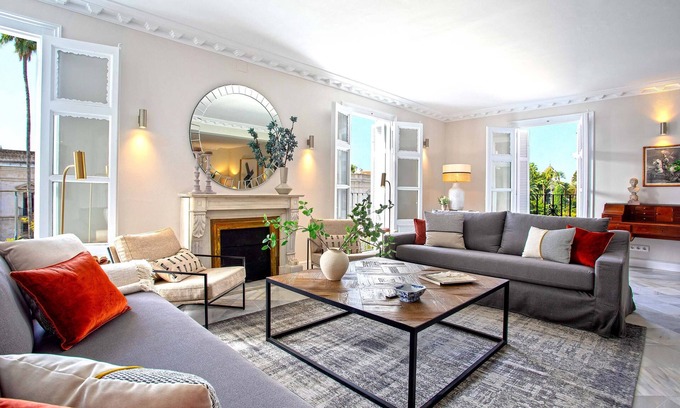 Santa Cruz Apartment | Spectacular 4BD apartment near Alcazar. San Fernando