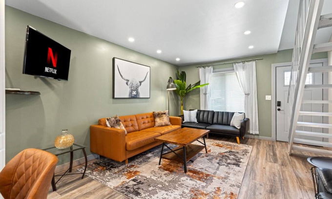 St. Edwards House | Spectacular Austin SoCo Townhome
