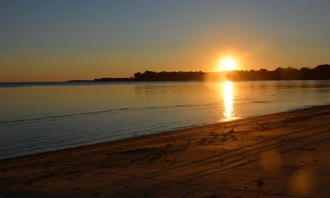 Fort Erie Cottage | Spectacular Beachfront Home With Private Beach - Available 3 Seasons