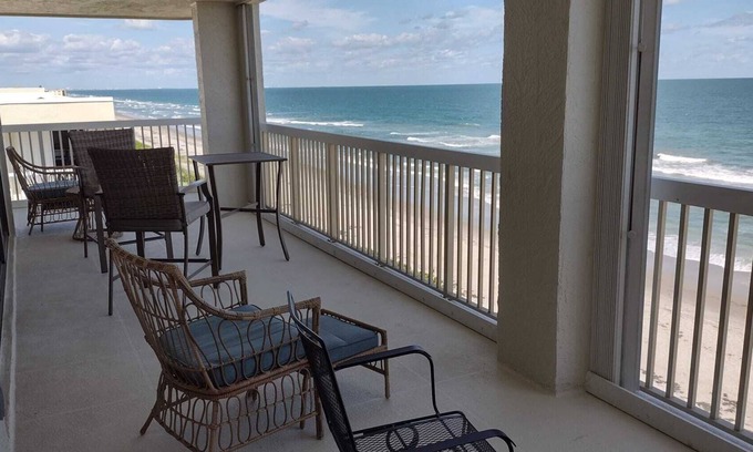 South Patrick Shores Condo | Spectacular direct oceanfront penthouse, corner unit