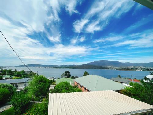 Lindisfarne House | Spectacular Hobart River View Home