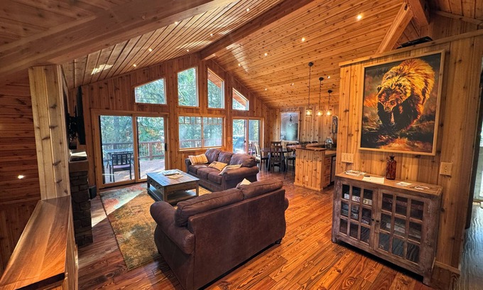 Priest River Cabin | Spectacular Lakeside Cabin with Moonrise Views from Cedar Hot Tub