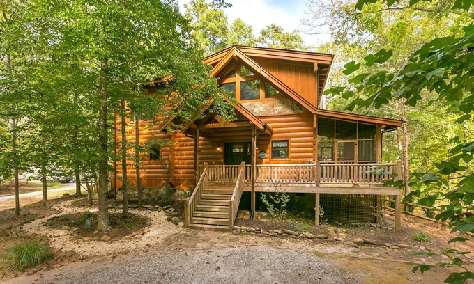 Lake Lure Cabin | Spectacular Log Cabin on Broad River with Private Beach