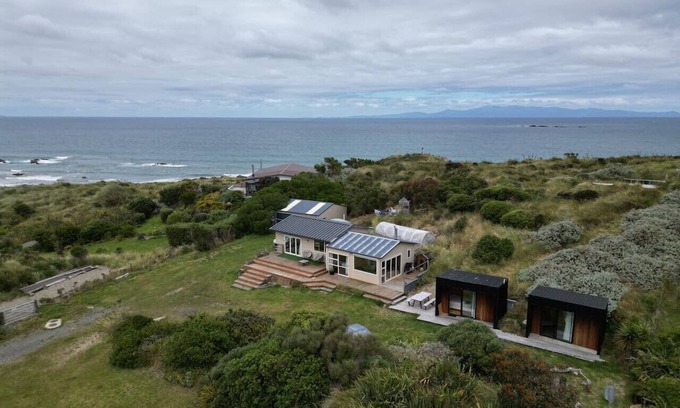Riverton Apartment | Spectacular Moana Views