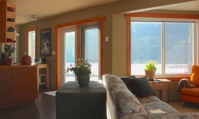 Golden Apartment | Spectacular mountain beauty and comfort at Hawkes Hill in Golden BC