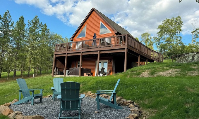 Rileyville Cabin | Spectacular Mountain Views. Peaceful Solitude. Rustic cabin with modern comforts. 90 mins from DC