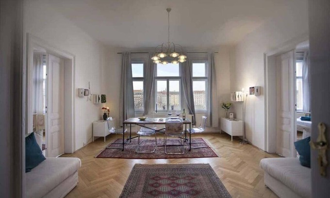 Andel Apartment | Spectacular Riverview apartment