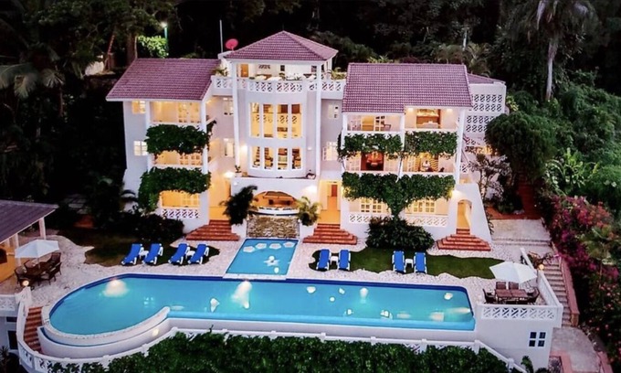 Cabrera Villa | Spectacular space with infinity pool over looking the ocean.