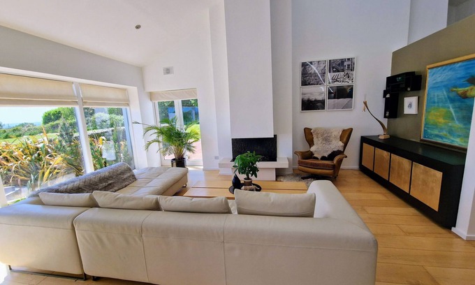Galway House | SPECTACULAR, UNINTERRUPTED SEA VIEWS - 3 MINUTES DRIVE TO FINE DINING