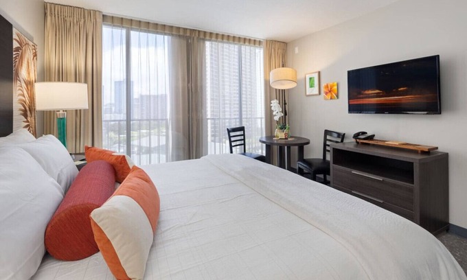 Waikiki Apartment | Spectacular Urban Location