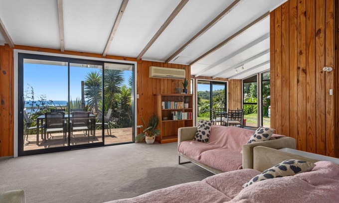 Waiotahi House | Spectacular Views from the Top.