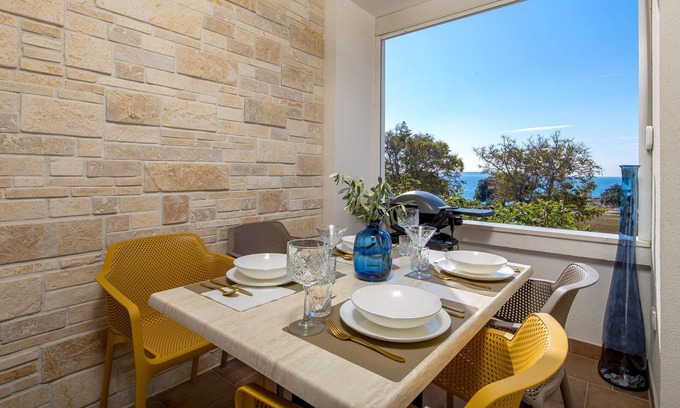 Gajac Apartment | Spend a wonderful vacation in this beautiful apartment near the beach.