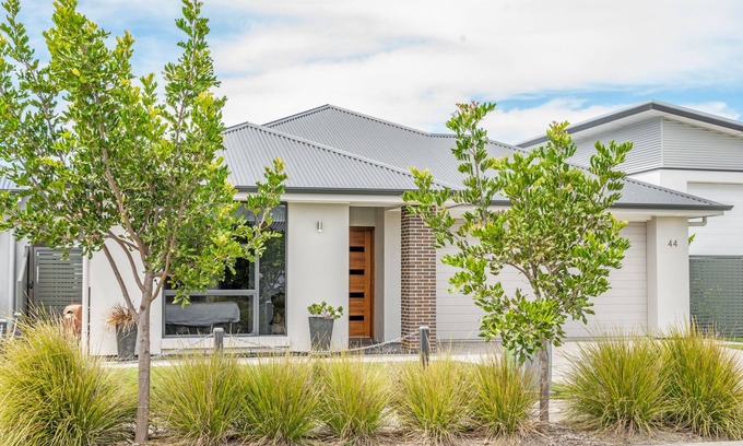 Victor Harbor House | Spend Lazy Days at Lake Dayz