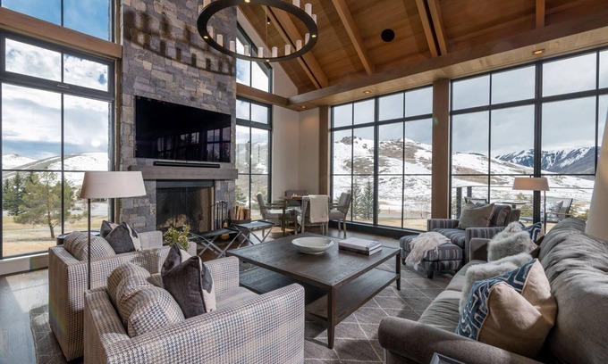 Elkhorn Village House | Spend Winter in Sun Valley! Mountain Home with Private Hot Tub and Fire Pit