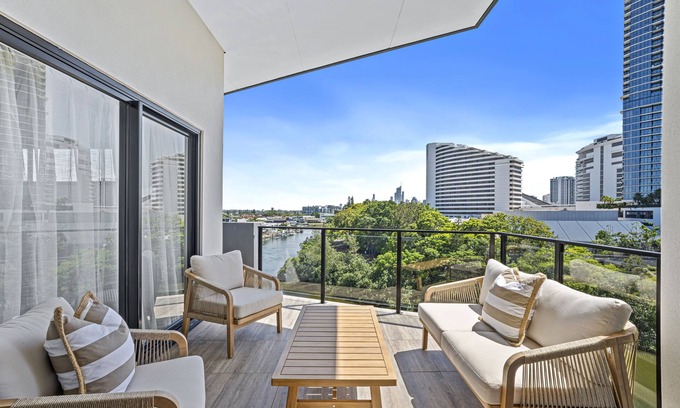 Broadbeach Waters Apartment | Spice Broadbeach - GCLR