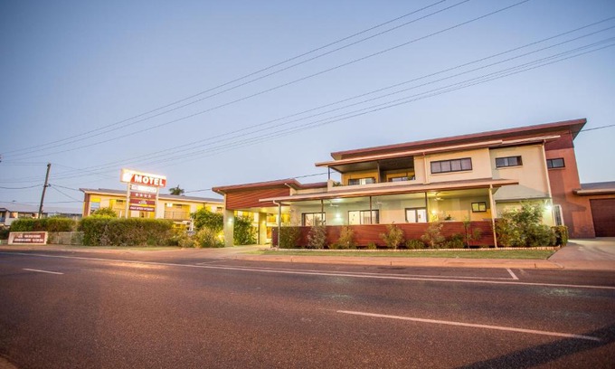 Townview Hotel | Spinifex Motel and Serviced Apartments