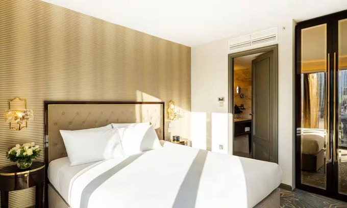 Portsoken Hotel | Spitel Fyeld Junior Suite at Hotel Saint—East End London Views!