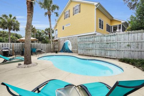 Savannah Beach Apartment | Splash Inn Lower Unit: Heated Pool & Walk to Beach