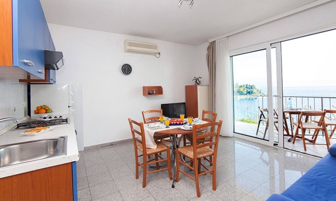 Medveja Apartment | Splendid Beachfront Medveja Apartments