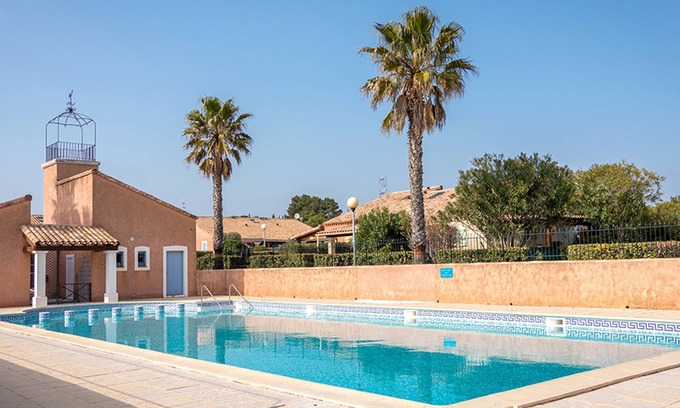 Loupian Apartment | Sport and Relaxation 2 Keys - Cozy Villa with Pool, Tennis, and Private Parking