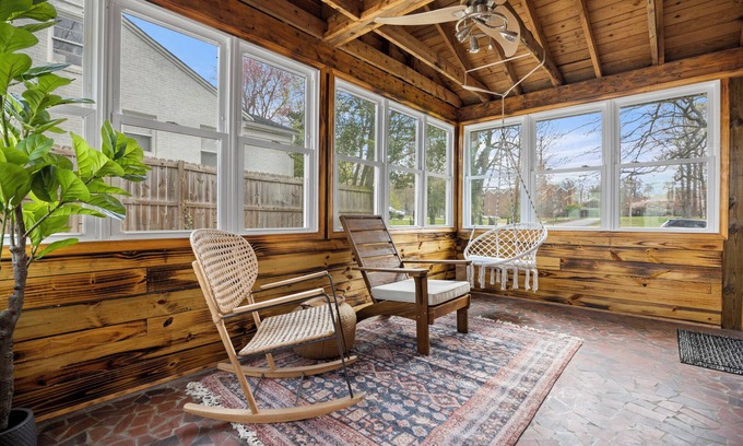 Greensboro House | Sports Bar + Work Center + 6 TVs + Fully Fenced Backyard