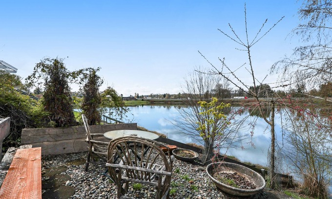 Centralia House | Sprawling and colorful lakefront home with patio